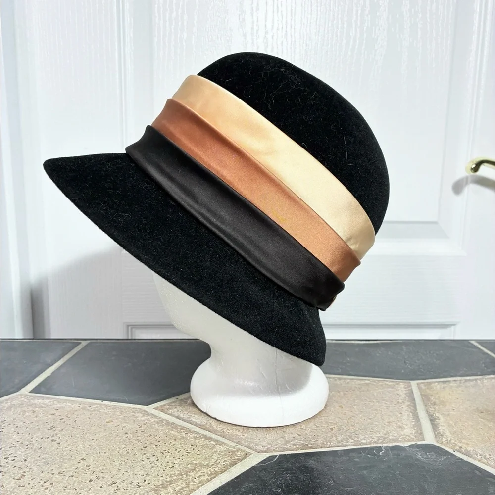 50s UNION MADE Black Wool Felt Cloche Hat Bronze & Champagne Satin Bands Sz 22.5